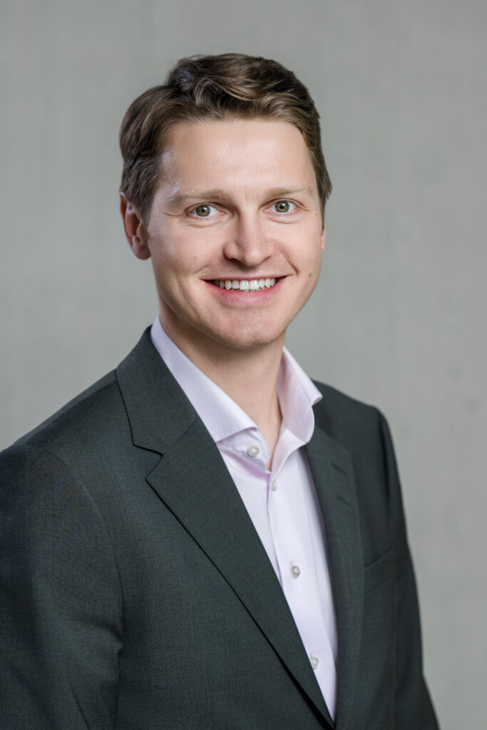 Dr. Niels Kirst